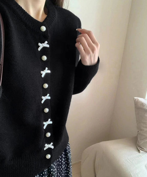 リボンニットカーディガンパールボタン無地 ニットセーターレディース クルーネック デザインニット ガーリーきれいめフェミニン秋服 韓国風 大人可愛いニットトップス 2YIKE-008